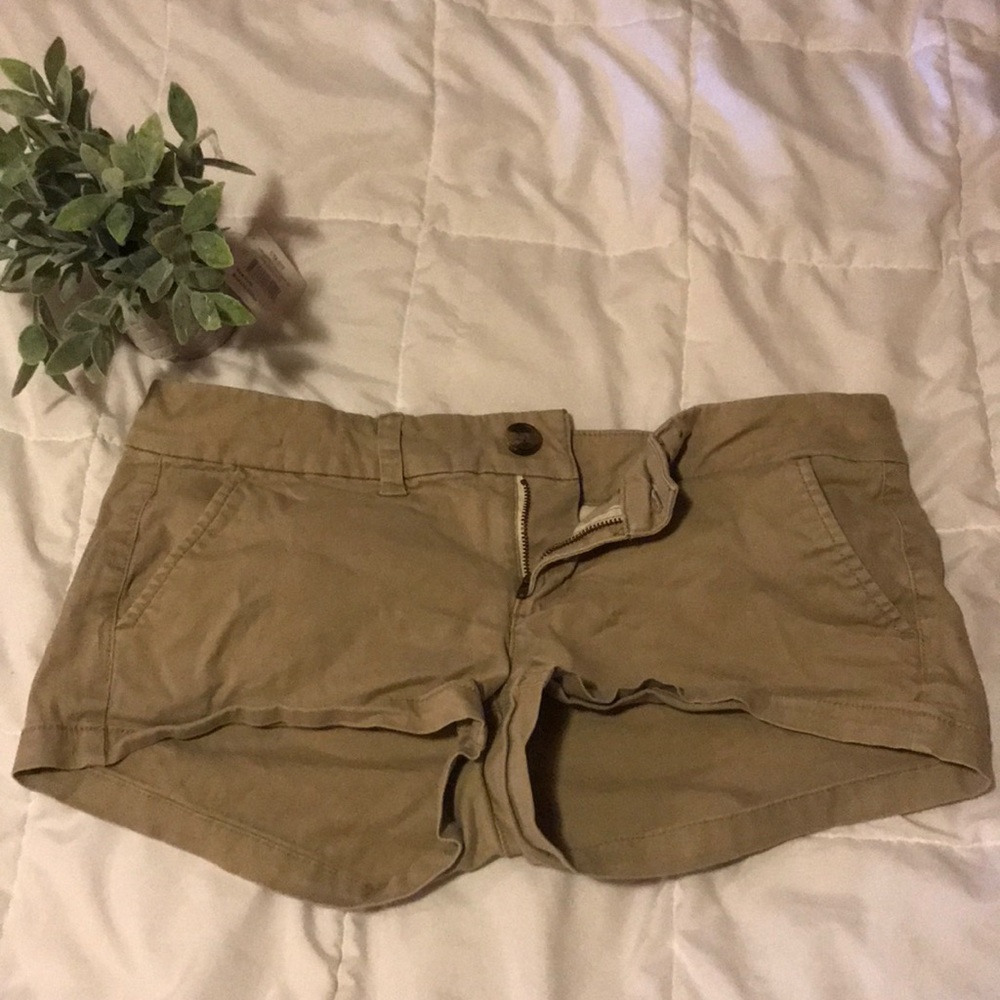 American Eagle Shorty Stretch Khaki Shorts
